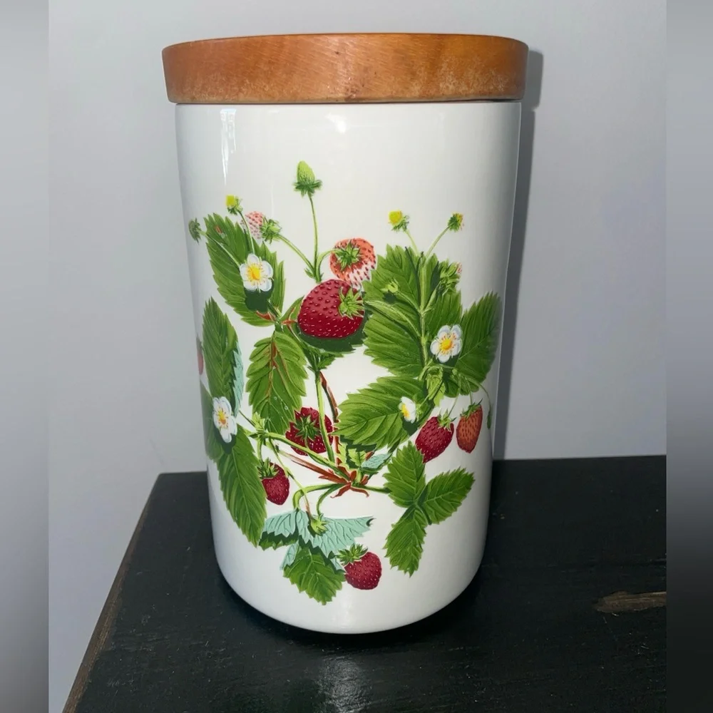 PORTMEIRION SUMMER STRAWBERRIES FLOUR CANISTER 8 1/4